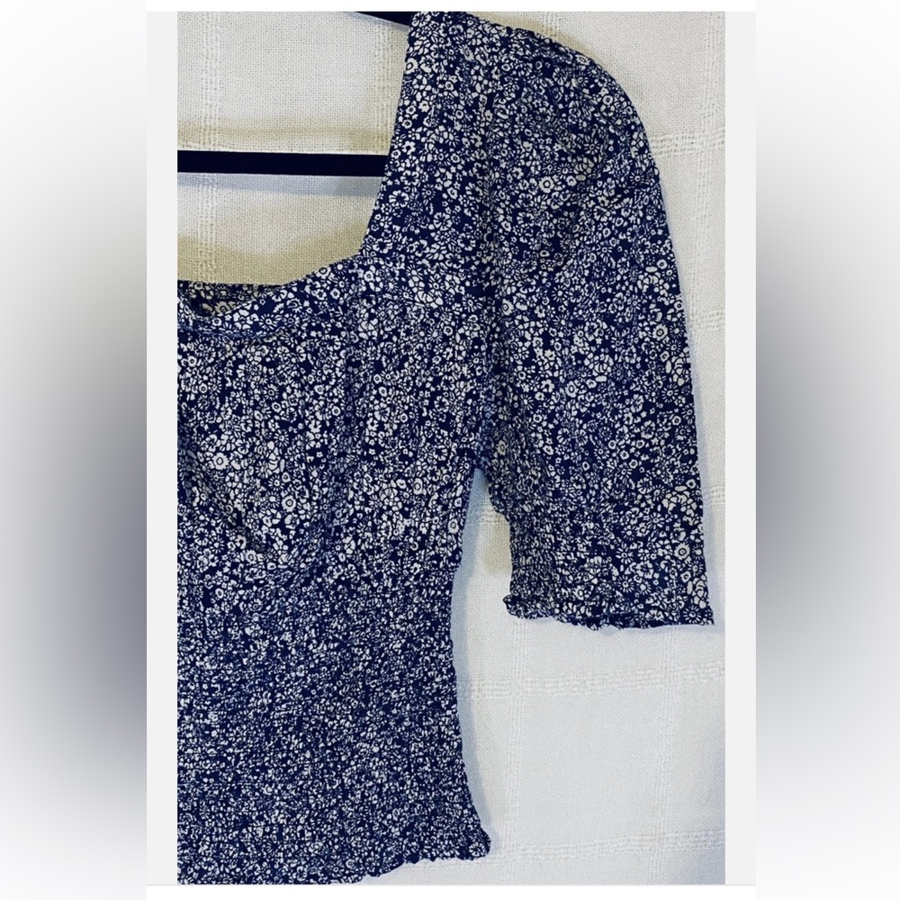UNIVERSAL THREADS Women’s Navy Floral Summer Fitted Top Blouse - Picture 6 of 7